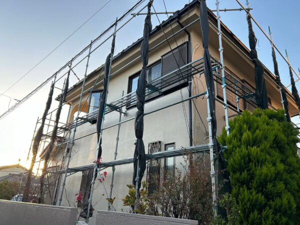 千葉市中央区にて外壁塗装〈外壁ひび割れの補修・外構壁の塗装〉の施工後写真